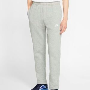 Nike Standard fit straight leg regular length sweatpants. Xl nwt